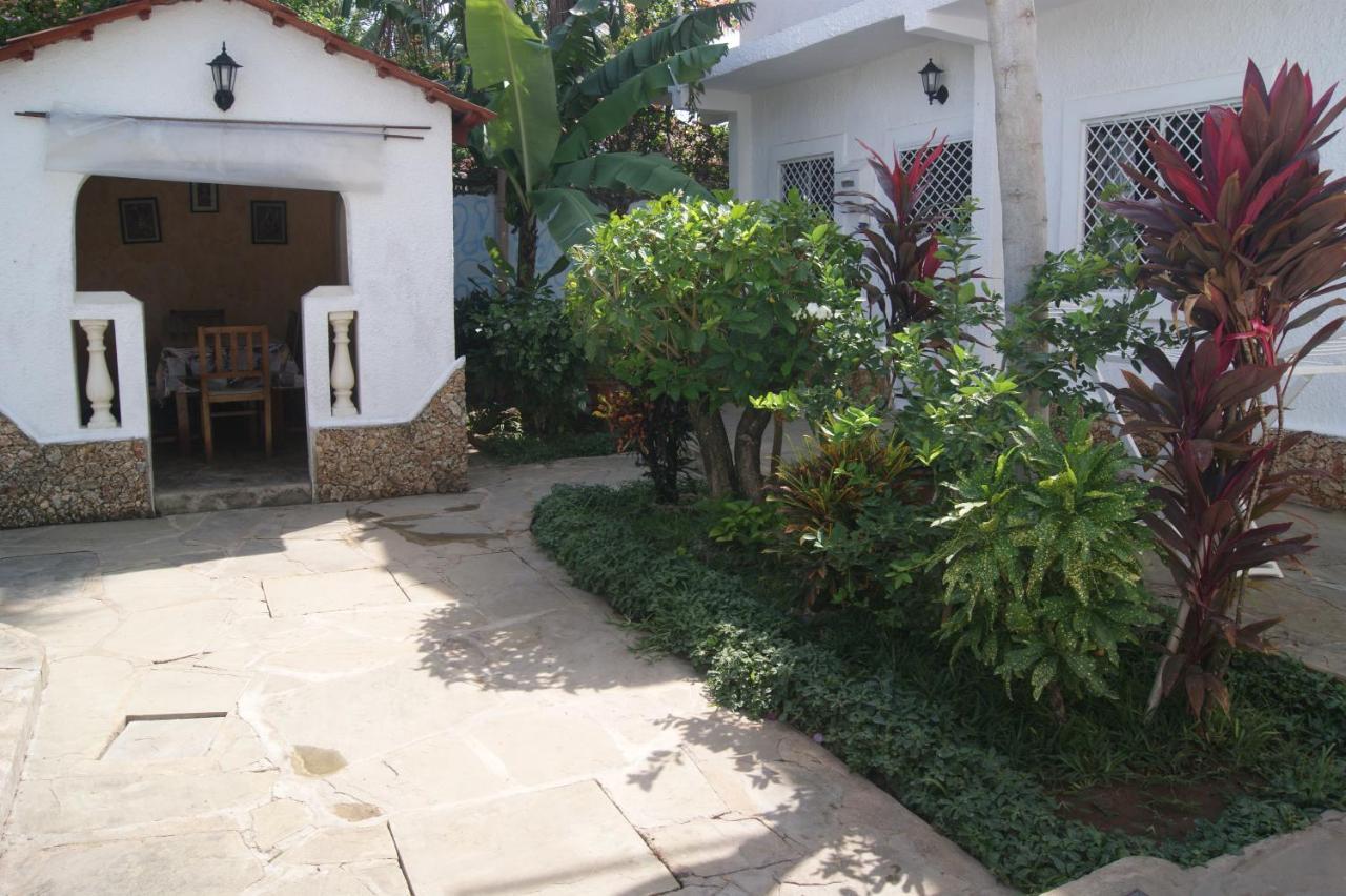 Luciano & Grace Apartments Watamu Luaran gambar